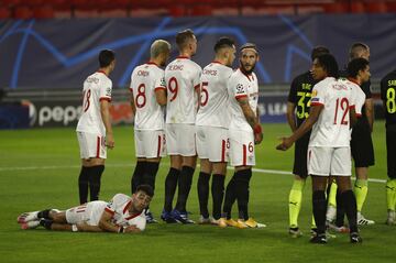 El Sevilla estaba dominando, pero Suleymanov lanzó una espectacular falta por encima de la barrera y el balón entra por la escuadra derecha.