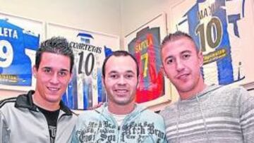 <b>JÓVENES Y BUENOS AMIGOS</b>. AS reunió antes del primer derbi copero a Andrés Iniesta, Ángel Martínez y José Callejón, en el restaurante barcelonés Las Cuartetas, habitual lugar de reunión de jugadores de Espanyol y Barça. Los jóvenes futbolistas se desearon buena suerte y coincidieron en que esperan que se vea un buen partido y reine la tranquilidad en la grada de Montjuïc.