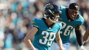 Another astonishing field goal from NFL record-holder