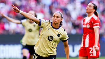 Munich (Germany), 25/04/2026.- Ewa Pajor of Barcelona celebrates after scoring the 0-1 goal during the UEFA Women's Champions League semi-finals 1st leg match FC Bayern Munich vs FC Barcelona in Munich, Germany, 25 April 2026. (Liga de Campeones, Alemania) EFE/EPA/ANNA SZILAGYI