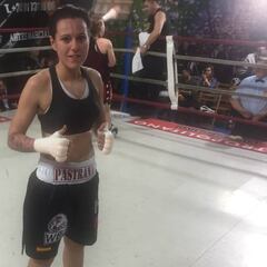 Imperial Joana Pastrana en su regreso al cuadrilátero