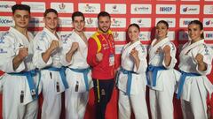 Los equipos femenino y masculino de kata de Espa&ntilde;a, tras lograr el pase a la final en los Campeonatos de Europa de Karate de Croacia.