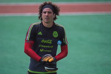 Con un enorme asterisco que los disculpó en su momento, en la Selección Mexicana, cinco jugadores fueron acusados de dopaje por la sustancia ‘clembuterol’ durante la Copa Oro del 2011. Los implicados fueron el ‘Hobbit’ Bermúdez, ‘Sinha’, Edgar Dueñas, el ‘Maza’ Rodríguez y Guillermo Ochoa, por lo que no pudieron disputar el torneo, aunque luego se determinó que su ingesta no había sido voluntaria.

