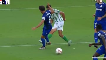 Pol¨¦mica en el Villamar¨ªn por un penalti no pitado de Milla a Fornals