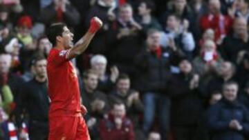 Luis Suárez coloca como líder provisional al Liverpool