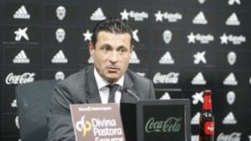 11/08/14 AMADEO SALVO DURANTE LA PRESENTACION LUCAS ORBAN COMO NUEVO JUGADOR DEL VALENCIA