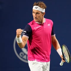 Ruud sobrevive a un día de sorpresas en Canadá