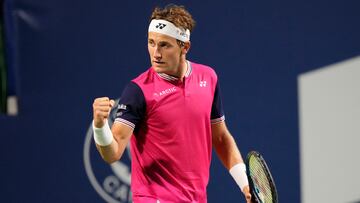 El tenista canadiense Casper Ruud celebra un punto durante su partido ante Jiri Lehecka en el Masters 1.000 de Canadá.