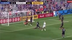 La insólita jugada de Higuaín: ¡evitó un gol de su equipo!