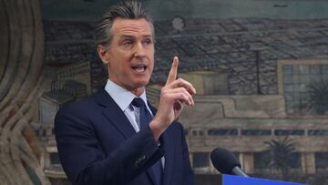 El gobernador de California, Gavin Newsom, participa en una conferencia de prensa en The Unity Council el lunes 10 de mayo de 2021 en Oakland, California. 