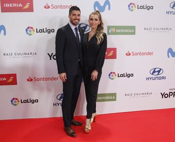 Premio América AS del Deporte. El delantero uruguayo acudió a la gala junto a su esposa, Sofía Balbi. El futbolista del Atlético de Madrid fue premiado por su gran año goleador en el Atlético de Madrid. 