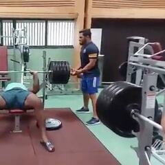 ¿El hombre más fuerte del mundo? No se ha visto algo igual... ¡230kg!