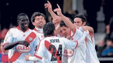 <b>INVICTO. </b>El Rayo celebran uno de sus goles en el Teresa Rivero.