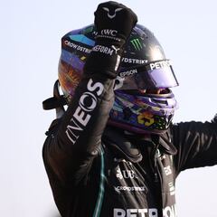 British GP: Hamilton pays tribute to crowd after Silverstone qualifying win