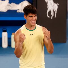 Alcaraz gana a la fuerza