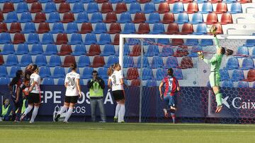 Valencia y Endler pierden el invicto ante Levante en el derbi