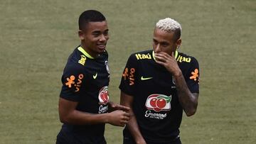 Gabriel Jesús y Neumar, bromeando en un entrenamiento con Brasil.