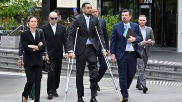 Australian tennis player Nick Kyrgios (C) arrives on crutches to the magistrate's court in Canberra on February 3, 2023. - Kyrgios will try to have an assault charge against him dismissed on mental health grounds. (Photo by SAEED KHAN / AFP) (Photo by SAEED KHAN/AFP via Getty Images)