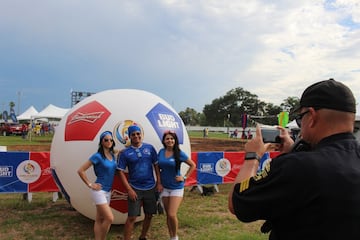 Aficionados en la Fan Zone.