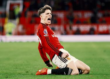 Uno de los puntos positivos del apocalipsis del Manchester United en los últimos meses es él: Alejandro Garnacho. Desborde, descaro, y sobre todo talento. Con 18 años irrumpió en la Premier League y llegó para quedarse en el once de ten Hag. Su porcentaje, el segundo más bajo del once, pero el top-1 de extremos izquierdos: 829%. Y subiendo, porque cada día acumula galones e importancia en Old Trafford.