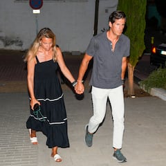 Familiares y amigos dan el último adiós a Caritina Goyanes