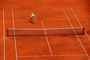 Nadal realizando una dejada al suizo. 