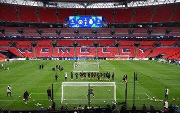 Los jugadores del Real Madrid en el estadio de Wembley.