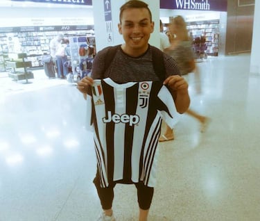 Cristiano: tourist pinches first signed Juve shirt from reporter