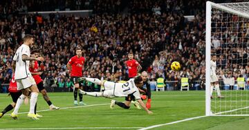 Brahim, a puerta vacía, topó con el palo.
 