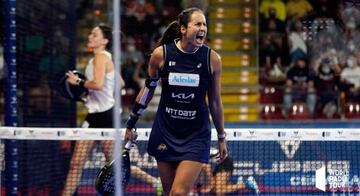 Gemma Triay celebra un punto en un torneo World Padel Tour.