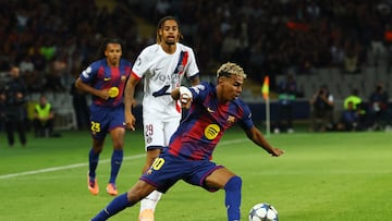 Soccer Football - UEFA Champions League - FC Barcelona v Paris St Germain - Estadi Olimpic Lluis Companys, Barcelona, Spain - October 1, 2025 FC Barcelona's Lamine Yamal in action REUTERS/Albert Gea