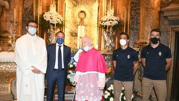 El Real Zaragoza ha realizado esta mañana la tradicional ofrenda a la Virgen del Pilar.