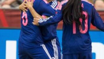 Japón comenzó la defensa de su título con un sufrido triunfo