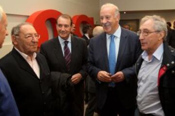 De izquierda a derecha: Joaqu赤n Peir車, Paco Gento, Vicente Miera, Vicente del Bosque y Armando Ufarte.