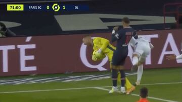 Antes de la lesi車n Neymar tuvo otro encontronazo: atentos al portero del Lyon