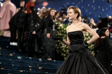 Nicole Kidman posa en la alfombra roja de la MET Gala 2025.