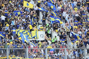 El superclásico argentino entre River Plate y Boca Juniors en octubre de 2012 finalizó con 25 personas heridas, debido a los graves incidentes registrados durante el partido en las gradas. La locura comenzó con el segundo gol de Boca cuyos hinchas comenzaron a agredir a los empleados de seguridad