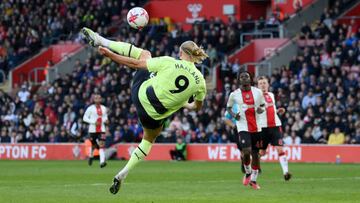 SOUTHAMPTON, ENGLAND - APRIL 08: Erling Haaland of Manchester City scores the team's third goal during the Premier League match between Southampton FC and Manchester City at Friends Provident St. Mary's Stadium on April 08, 2023 in Southampton, England. (Photo by Mike Hewitt/Getty Images)