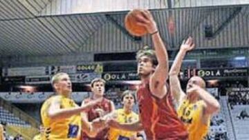 <b>PRESENCIA EN LA ZONA. </b>Los 215 cms. de Marc Gasol se dejan notar.