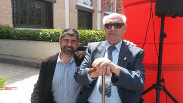 Bernardo Ruiz, el decano de nuestros mayores, cortó la tarta