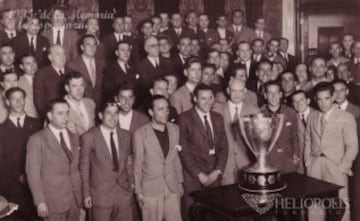 Jueves, 02-Mayo-1935.-Recepción en el Excmo. Ayuntamiento de Sevilla al BETIS BALOMPIÉ, Campeón Liga Primera División-Temporada 1934/1935.