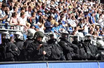 Así fueron los disturbios por el descenso del Hamburgo