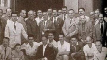 <b>PRIMERA SEDE. </b>Los peñista se empezaba a reunir en el bar Alhambra de la avenida del Puerto.