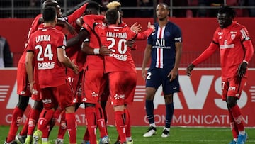 El Dijon celebra uno de los tantos del partido.