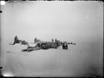 El 14 de diciembre de 1911, Roald Amundsen y su expedición, a 23 grados bajo cero, se convertían en los primeros en conquistar el Polo Sur.