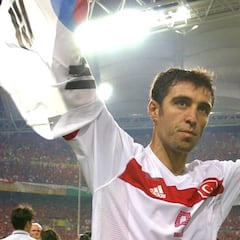 Hakan Sukur, el mundialista que vende café exiliado en USA