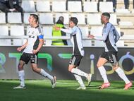 El central del Burgos se puso la capa de goleador y rescató una victoria para el equipo burgalés.