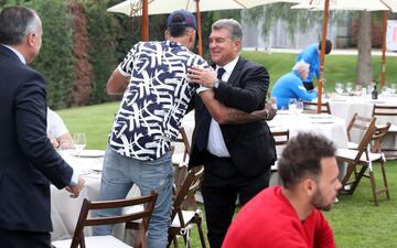 Saludo entre Joan Laporta y Aubameyang.