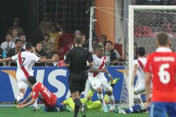 El error de Fernándes terminó con el solitario gol de Jefferson Farfán. A la larga, la caída ante Perú en Lima ha sido la única derrota de Jorge Sampaoli como DT de Chile en Eliminatorias.