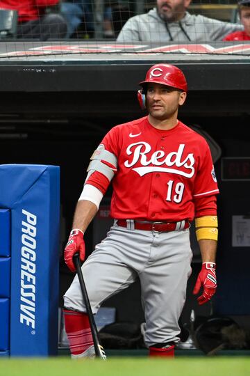 Nada m¨¢s y nada menos que 17 a?os en la franquicia contemplan a una leyenda de los Cincinnati Reds. El canadiense anuncio su despedida en agosto, a los 41 a?os, dejando atr¨¢s un legado que incluye el MVP de la Liga Nacional en 2010, 2.135 hits y 356 home runs, seis elecciones para el All-Star e la MLB y un Guante de Oro en 2011.